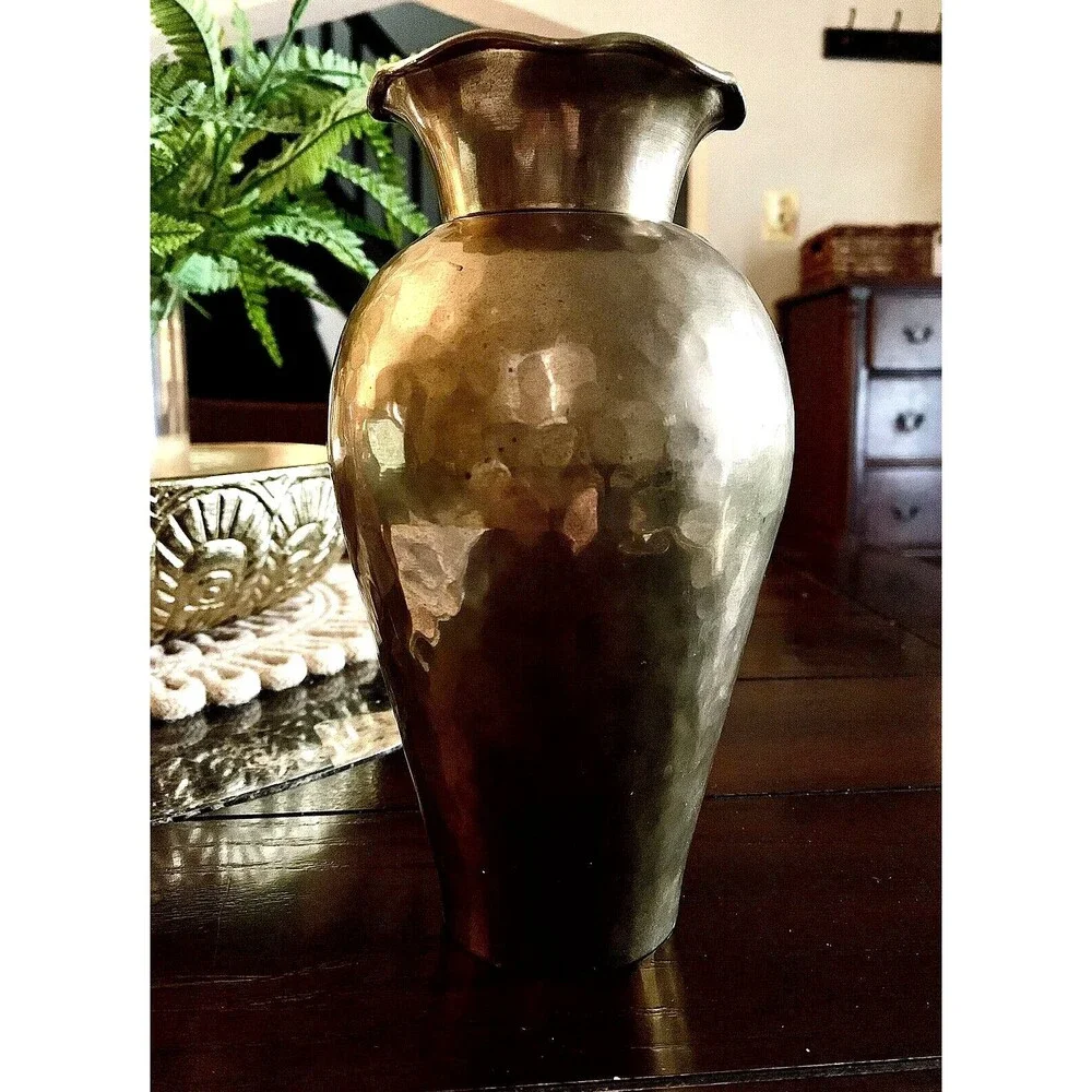 VINTAGE SOLID BRASS HAMMERED VASE 8.5